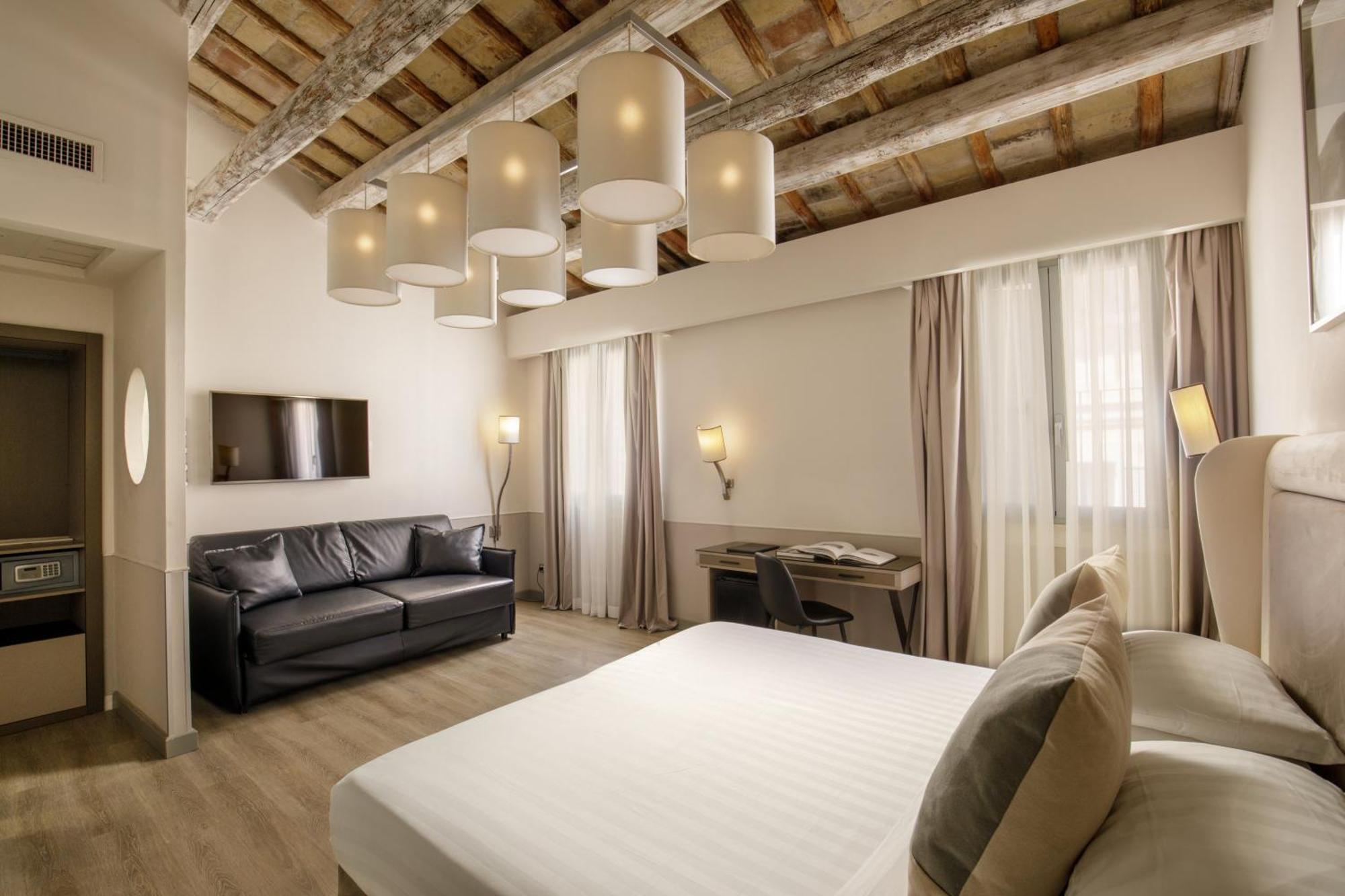 Hotel Condotti Boutique 4*